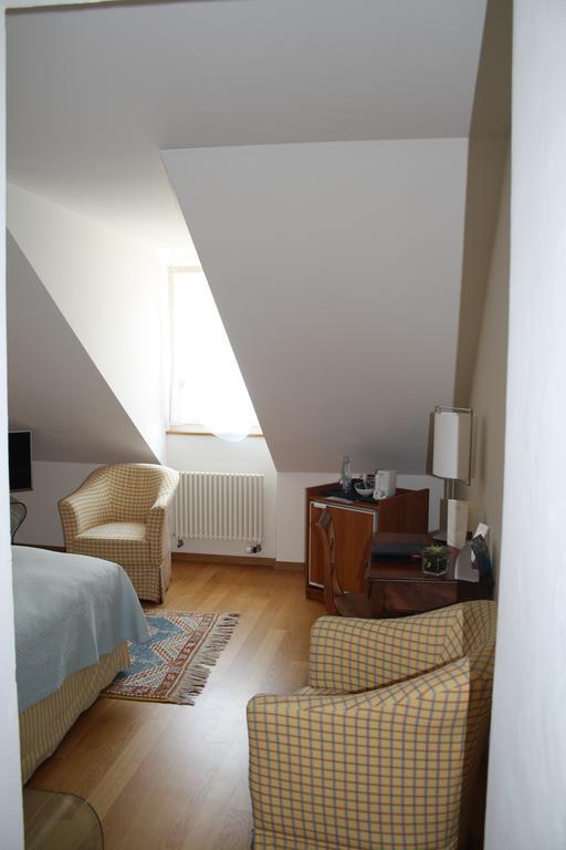 Hotel Restaurant Au Sauvage Fribourg Room photo