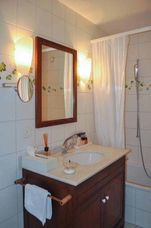 Hotel Restaurant Au Sauvage Fribourg Room photo